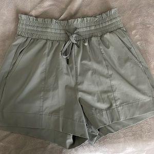A&F womens traveler shorts